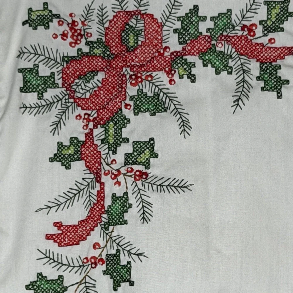 VTG Hand Cross Stitch Christmas Table Runner Holly Berries Ribbon‎ Holiday 14x43